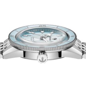 Die verschraubte Krone aus poliertem Edelstahl besitzt ein mit Laser geprägtes Anker-Logo.