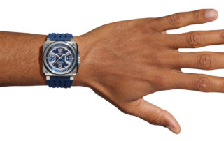 Bell & Ross BR-X3 Blue Steel Handgelenk