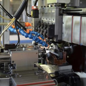 Der Drehteilespezialist Elwin verstärkt 2001 die vertikale Integration des Uhrmacherzentrums von Parmigiani.