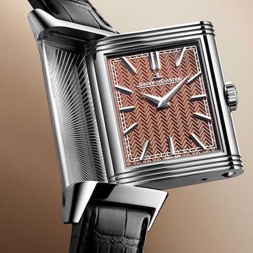 Jaeger-LeCoultre Reverso Tribute Enamel Xu Beihong Q39334b1 Fischgrät-Guillochierung Die Jaeger-LeCoultre Reverso Tribute Enamel »Stehendes Pferd« trägt eine Fischgrät-Guillochierung.