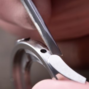 Seit dem Jahr 2000 gehört der Gehäusespezialist »Les Artisans Boltiers« zur Parmigiani.