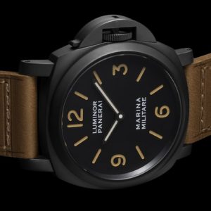 Das Edelstahlgehäuse der PAM05218 ist mit einer scharzen DLC-Beschichtung versehen.