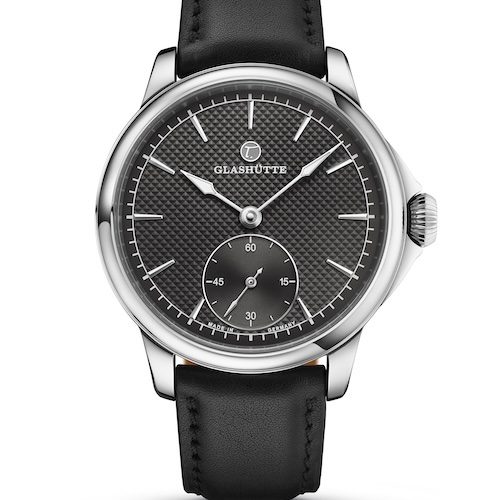 Tutima Patria 6612-01 Die Patria Titan von Tutima Glashütte mit anthrazitfarbenem Zifferblatt.