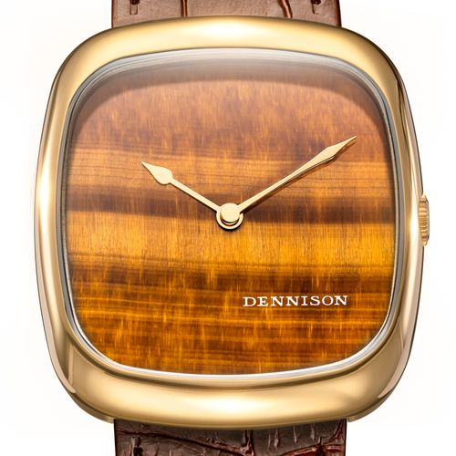 Die Dennison Natural Stone Tiger Eye In Gold ist mit einem Quarzwerk ausgestattet.