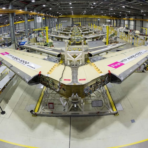 Produktion von Karbonflügeln für den A360 im Airbus-Werk in Toulouse.