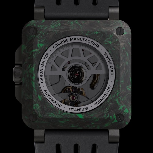 Der Boden aus dem Verbundwerkstoff LUM-CAMO besitzt ein getöntes Saphirglasfenster.