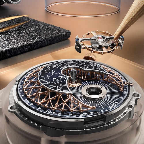 Das fliegend gelagerte Tourbillon besitzt eine monometallische Unruh mit zehn Millimeter Durchmesser.