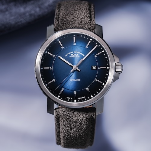 Durch das neugestaltete Zifferblatt ohne Rehaut wird die 29er Casual zum flachsten Automatikmodell der Kollektion.