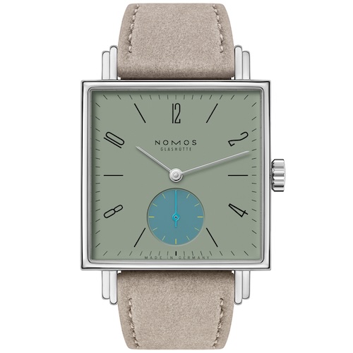 Nomos Glashuette Tetra Origins Salvia Die Kleine Sekunde der Tetra Salvia kombiniert helle Blautöne mit gelben Indizes.