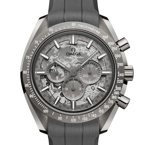 Omega Speedmaster Grey Side of the Moon 310.92.44.50.06.002 Die lasergravierte Tachymeterskala der Die Omega Speedmaster Grey Side of the Moon ist mit weißer Super-Luminova befüllt.
