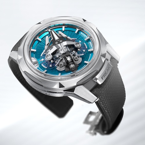 Ulysse Nardin Freak S Enamel blau Die Stundenscheibe der Freak S wurde vor dem Emaillieren geprägt.