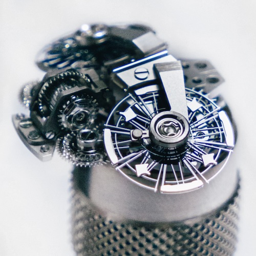 Ulysse Nardin zwei Unruhen Das Kaliber UN-251 von Ulysse Nardin besitzt zwei Unruhen.