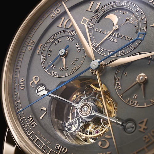A_Lange_und_Soehne_Tourbograph_Perpetual_Honeygold-Zifferblatt-2020 2020 legte A. Lange & Söhne den Tourbograph Perpetual zum 175. Jubiläum in Honeygold auf.