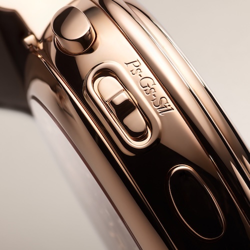 Ein einfacher Knopfdruck wechselt zwischen der klassischen Westminster-Melodie und der Blancpain-Komposition.