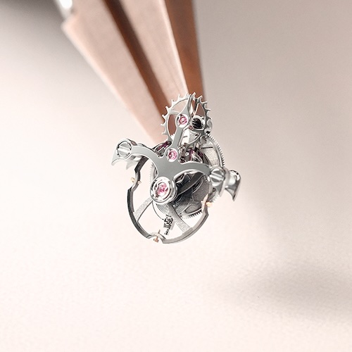 Das Tourbillon der Grande Double Sonnerie von Blancpain ist fliegend gelagert.