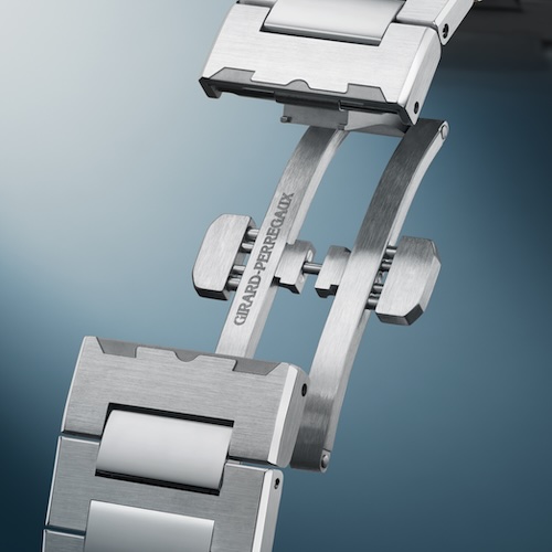 Die Dreifachfaltschließe besitzt eine integrierte Feinverstellung.