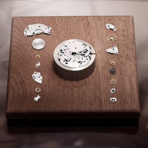 Das Jaeger-LeCoultre Kaliber 925 zieht beidseitig auf.