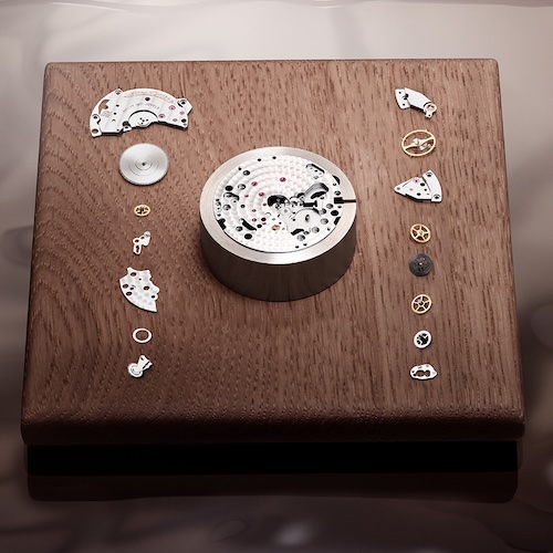 Das Jaeger-LeCoultre Kaliber 925 zieht beidseitig auf.