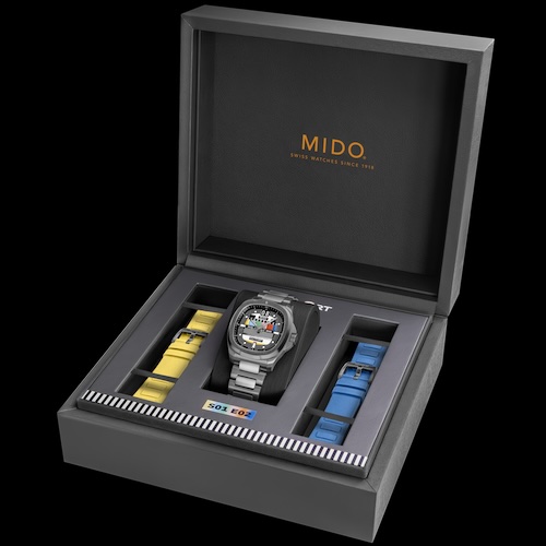 In der Uhrenbox befinden sich zwei zusätzliche Lautschukarmbänder.