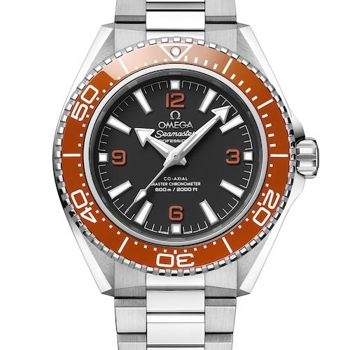 Omega Seamaster Planet Ocean Orange Edelstahlband Die arabischen Ziffern sind in mattem Orange auf das Zifferblatt lackiert.