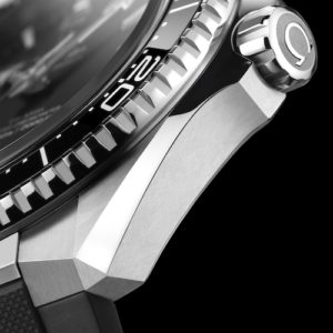 Schärfere Linien und klar definierte Kanten definieren das neue Gehäusedesign der Planet Ocean.