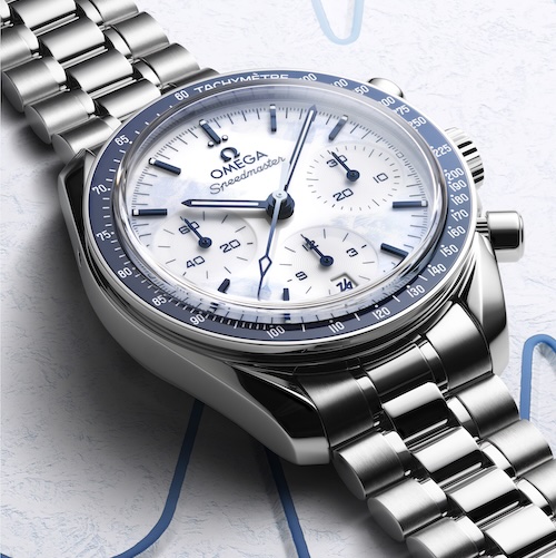 Das Edelstahlarmband besitzt polierte Mittelglieder.