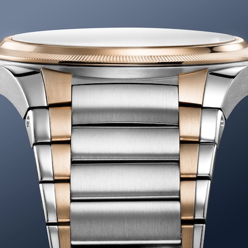 Das Bicolor-Armband der Tonda PF Mikrorotor ist abwechselnd poliert und satiniert.