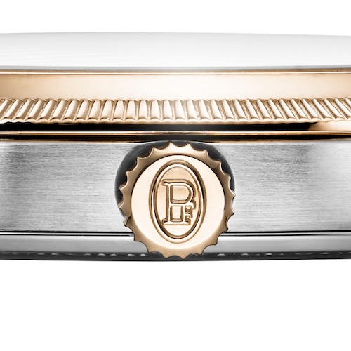 Die verschraubte Krone ist aus 18K Roségold gefertigt.