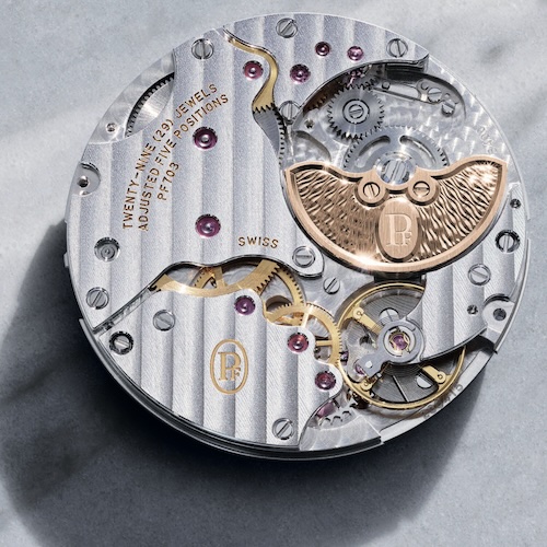 Das automatische Kaliber Tonda PF703 mit einem Mikrorotor aus Roségold.