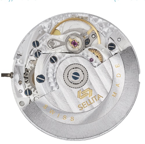 Das Sellita SW200-1 ist der höchsten Stufe D4 mit Genfer Streifen und gebläuten Schrauben.