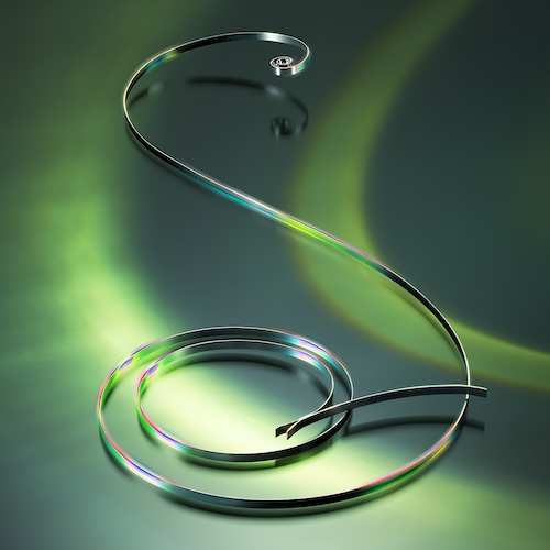 Spron Zugfeder von Seiko Die von Seiko entwickelte Legierung Spron für Zugfedern besteht aus aus Kobalt, Nickel, Eisen und Chrom.