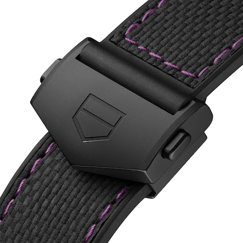 Das Hybridband aus Kautschuk und Kalbsleder besitzt eine violette Ziernaht.
