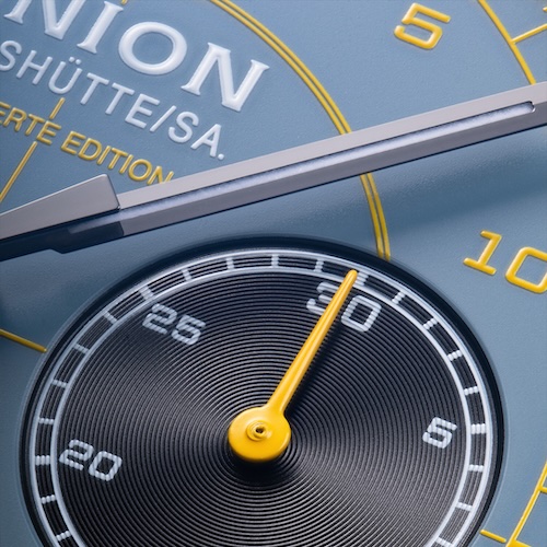 Das schwarze Hlfszifferblatt des Chronographen ist azuriert.