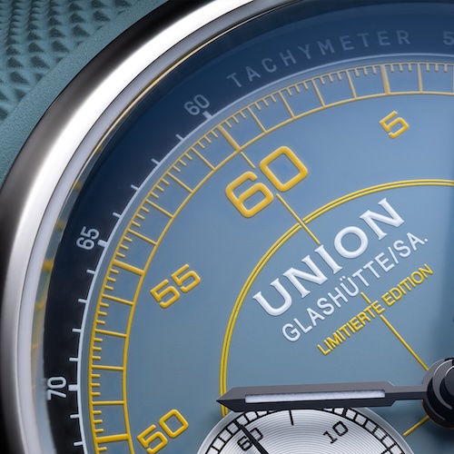 Die mit Super-Luminova befüllten Zeicher sind cshwarz PVD-beschichtet.