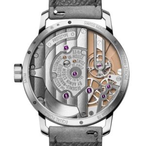 Das Kaliber ASB19 wird zweimal montiert und von Hand veredelt.