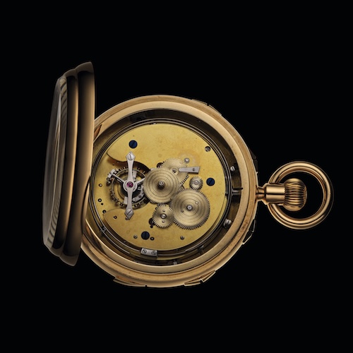 Das Kaliber 16869 besitzt eine Dreiviertelplatine, eine Schweizer Ankerhemmung und ein Minutentourbillon in einem dreiarmigen Stahlkäfig.