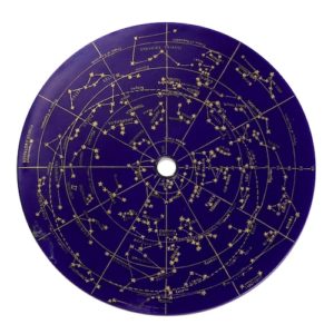 Die Himmelskarte benennt folgende Sternbildern: Perseus, Andromeda, Kassiopeia, Cepheus, Schwan, Pegasus, Drache, Leier, Schlange, Stier, Skorpion, Nördliche Krone, Herkules, der Große Bär, Jungfrau, Wasserschlange, Krebs, Zwillinge und Orion.