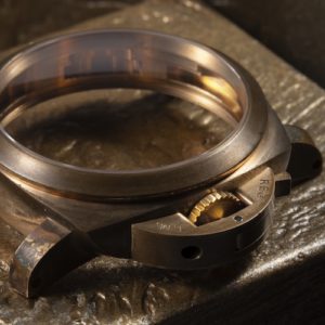 Panerai verwendet für seine Bronzelegierung reines Kupfer und reines Zinn.