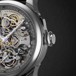 Der Schieber über der Krone wechselt die Modi des Schlagwerks.