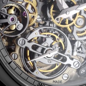 Der Dauphine-Zeiger der Kleinen Sekunde auf dem Tourbillon ist aus 18K Ethischem Weißgold gefertigt.