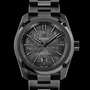 Das Keramikgehäuse der Essence Ceramica vereint unterschiedliche Texturen wie matt oder poliert.