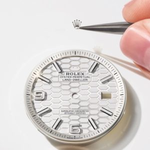 Die Ziffern Sechs und Neun sind von der Explorer inspiriert, aber offen gestaltet.