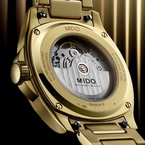 Der verschraubte Gehäuseboden zeigt durch ein Sichtfenster das Kaliber 80.