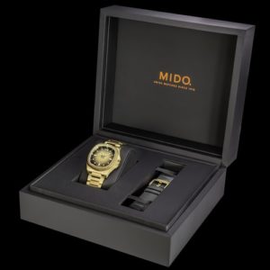 Die Mido Multifort TV Big Date Special Edition wird mit zwei Armbändern geliefert.