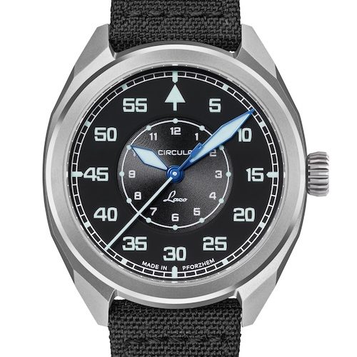 Prolab Circula Front Die Prolab Fliegeruhr mit mattschwarzem Zifferblatt und azuriertem Innenkreis.