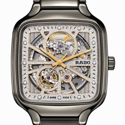 Die Rado True Square Open Heart Sparkling aus Plasmakeramik erscheint in glänzendem Grau.