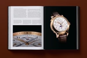 Zwischen 1901 und 1924 hatte A. Lange & Söhne einige große Komplikationen als Taschenuhren gefertigt. 2001 brachte ein Besucher die Nummer 42500 in die Manufaktur, wo sie anschließend restauriert und 2009 präsentiert wurde. A. Lange & Söhne nahm sie zum Vorbild für die Grand Complication (Ref. 912.032), die im Jahr 2013 vorgestellt wurde und auf sechs Exemplare limitiert ist.