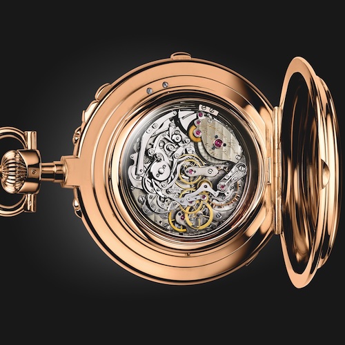 Die Universelle galt 1900 als »kompliziertesten Taschenuhren der Welt«. In ihrem Inneren tickt ein Kaliber mit insgesamt 1.168 Komponenten und 19 Komplikationen. Heute befindet sie sich mit der Inventar-Nummer 1713 in der Heritage-Kollektion von Audemars Piguet.