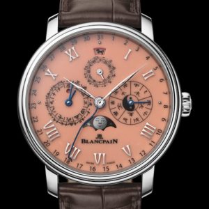 Die limitierte Platinversion besitzt ein lachsrotes Zifferblatt in Grand-Feu-Emaille.