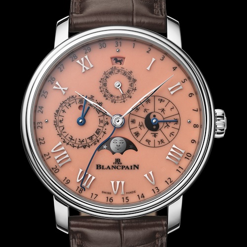 Die limitierte Platinversion besitzt ein lachsrotes Zifferblatt in Grand-Feu-Emaille.